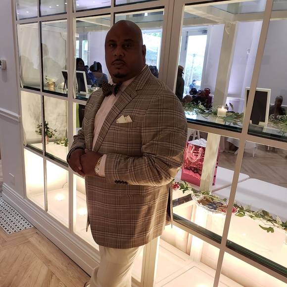 Profile Picture of Raymond Henley (@heno401966) on Poshmark