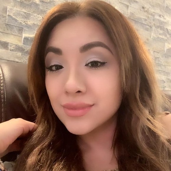 Profile Picture of Liz Sausa (@lizbethsausa) on Poshmark