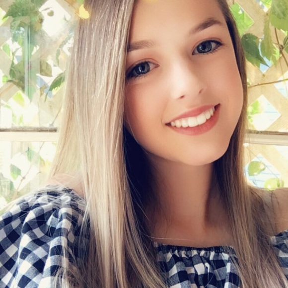 Profile Picture of Alex Egan (@alex_marie763) on Poshmark