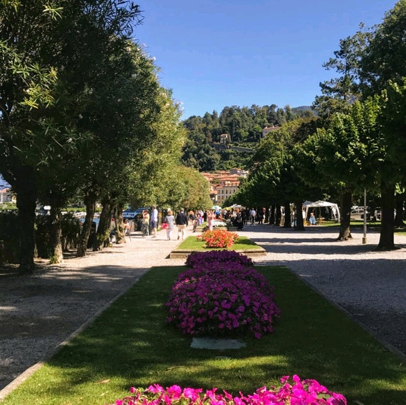 Profile Picture of Isabel White (@voguefashion79) on Poshmark