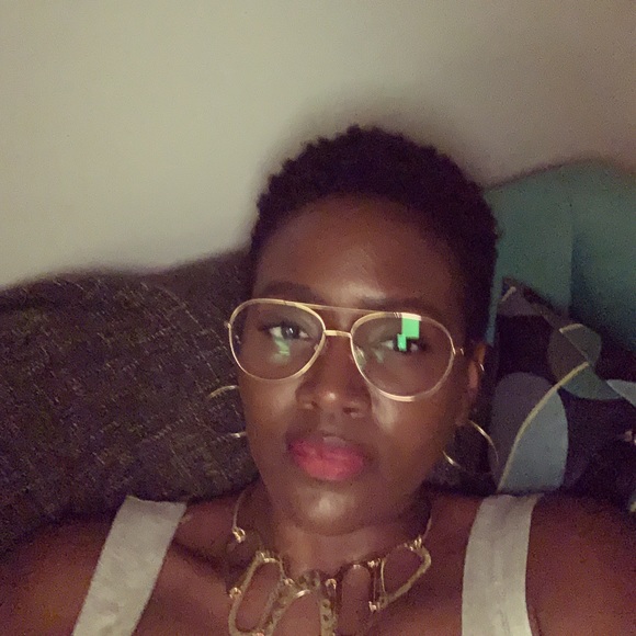 Profile Picture of April Scott-bonnick (@applebronx) on Poshmark