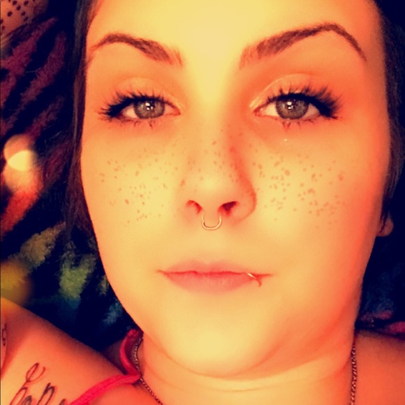 Profile Picture of Kaley Weaver (@kaleydawn91) on Poshmark