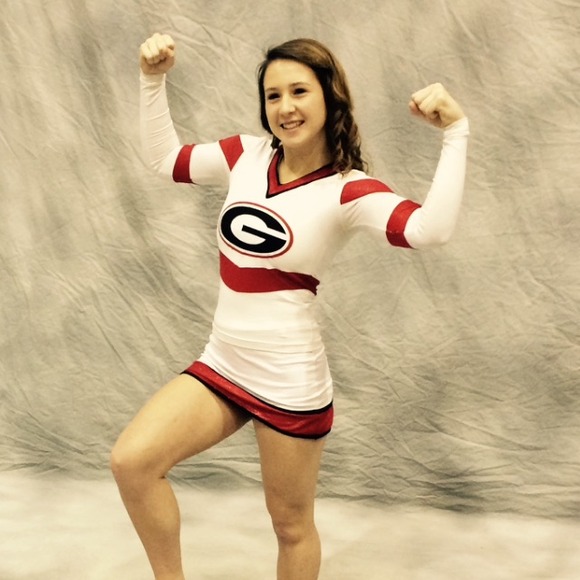 Profile Picture of Madison Snediker (@madisonsnediker) on Poshmark