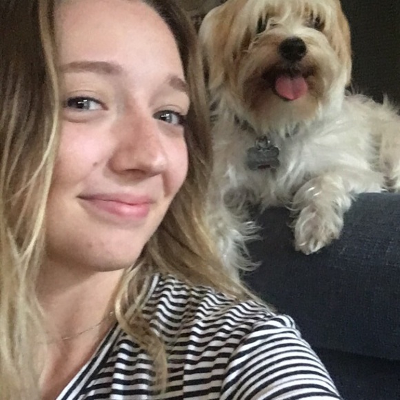 Profile Picture of Savannah Hughes (@savhughes05) on Poshmark