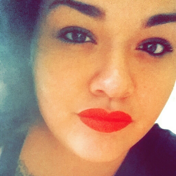 Profile Picture of Lucia Chacon (@lucia91) on Poshmark