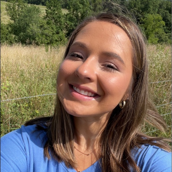 Profile Picture of Makenzie Mooneyhan (@makenziemc96) on Poshmark