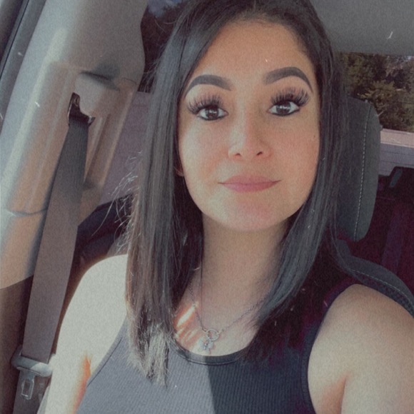 Profile Picture of Lucy Mata (@lucy1323) on Poshmark