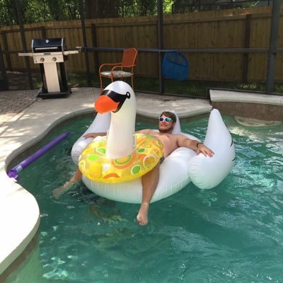 Profile Picture of Zach Mears (@notsopunny) on Twitter