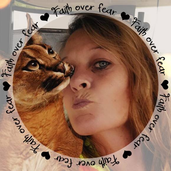 Profile Picture of Cindy Lambert (@letsbuysomeshit) on Poshmark