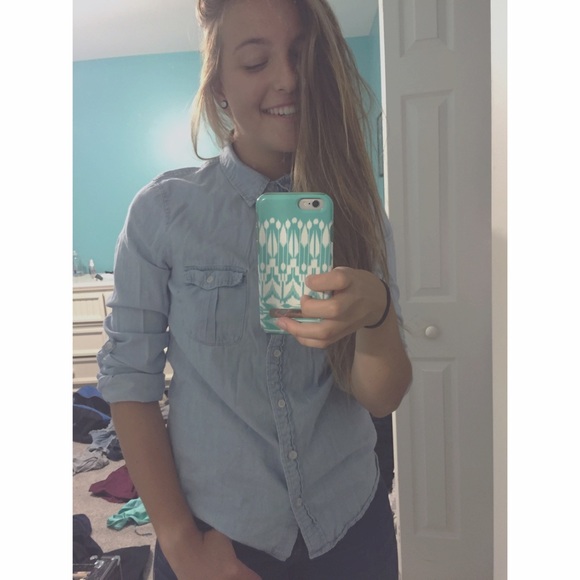 Profile Picture of Julia Farnung (@jfarnung) on Poshmark
