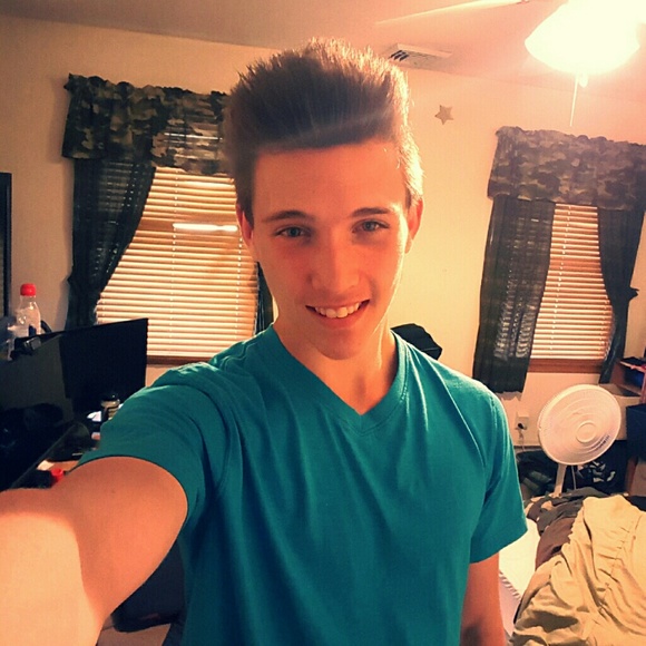 Profile Picture of Zachary Porter (@mysticwound) on Poshmark