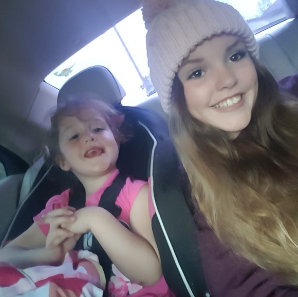 Profile Picture of Mikinzie Mclain (@mikinzie16) on Poshmark