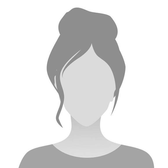 Profile Picture of Jessica Daluz (@jessicadaluz) on Poshmark