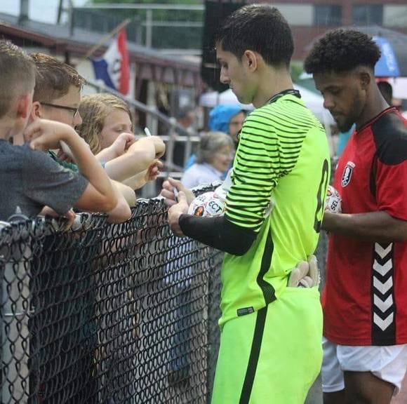 Profile Picture of Chris Moura (@cmoura01) on Poshmark