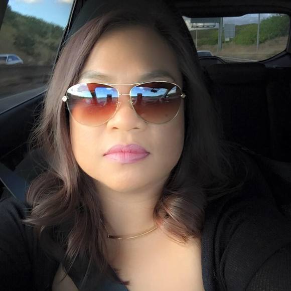 Profile Picture of Julie Pinick (@jewleepink) on Poshmark