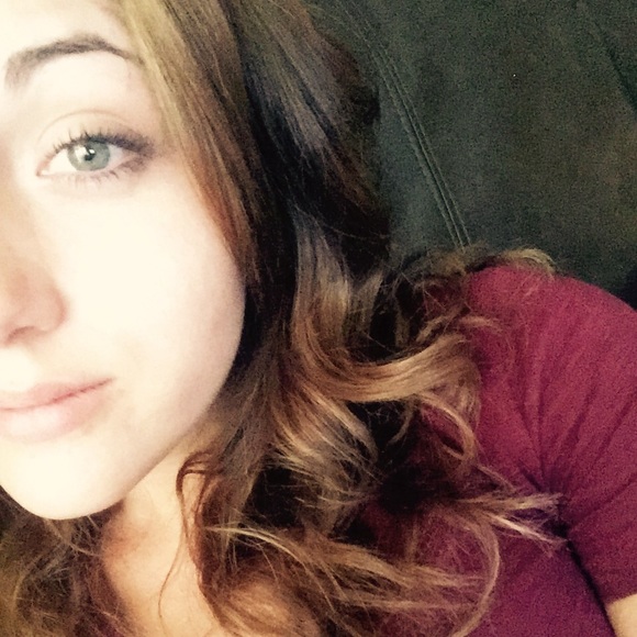 Profile Picture of Michaela Everman (@michaelaeverman) on Poshmark