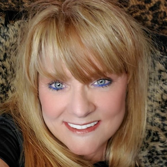 Profile Picture of Tonya Riggins (@triggins13) on Poshmark