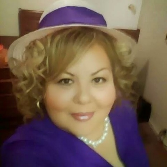 Profile Picture of Elizabeth calderón Calderon (@elizabeth196887) on Poshmark