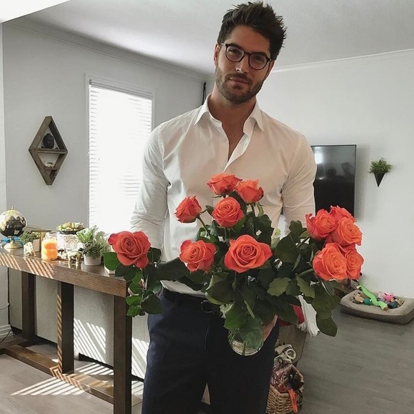 Profile Picture of Emily Delumpa (@emilydelumpa) on Poshmark