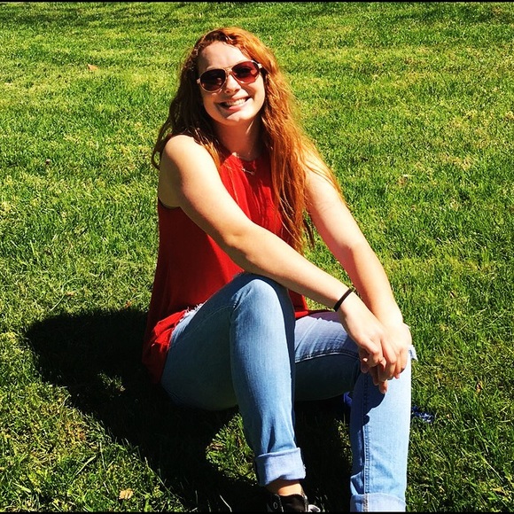 Profile Picture of Casey Derry (@caseyderry) on Poshmark