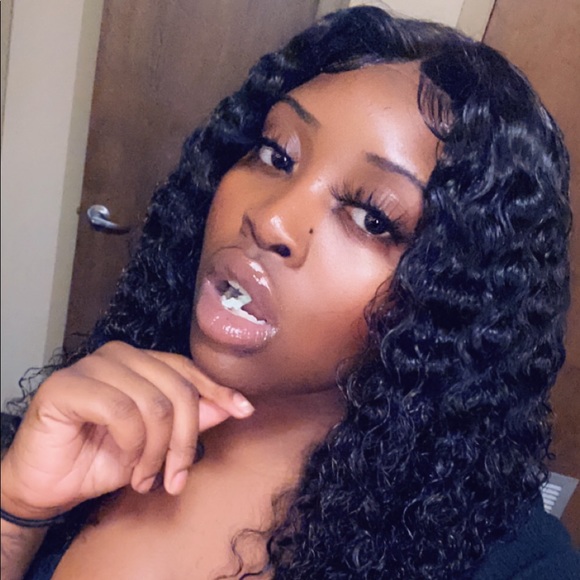 Profile Picture of Melvianna Horton (@melviannah00) on Poshmark