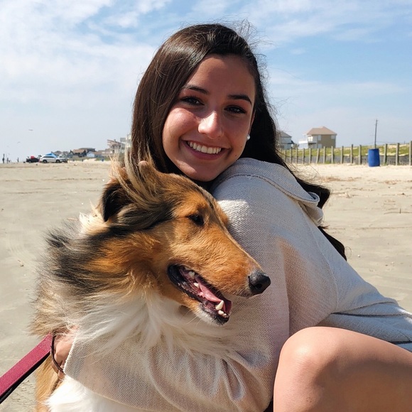 Profile Picture of Julia Bradshaw (@julia_bradshaw) on Poshmark
