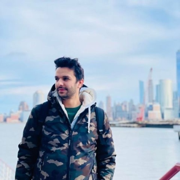 Profile Picture of Emre Ivgin (@ivginemre) on Poshmark