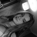 Profile Picture of snap: leahedmonds02 🍩 (@leahlouiseedmonds) on Instagram