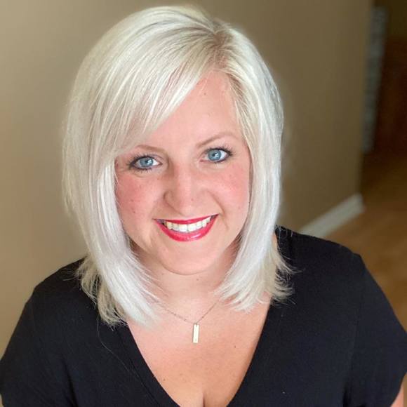 Profile Picture of Alicia Lamacki (@alamacki83) on Poshmark