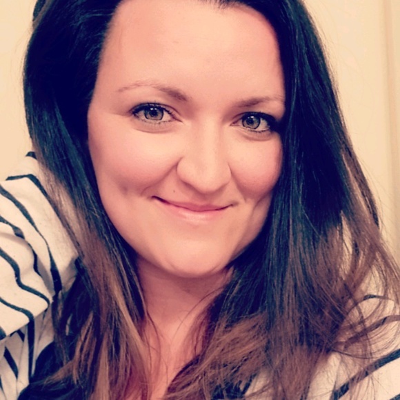 Profile Picture of Lindsay Coser (@linnyk317) on Poshmark