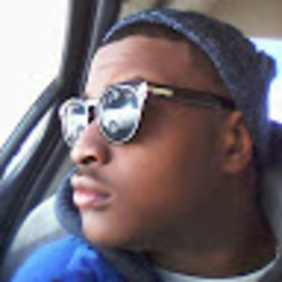 Profile Picture of Dorian Scott (@dorianrjr) on Poshmark