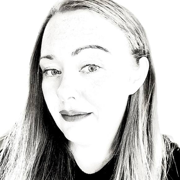 Profile Picture of Serena Bischoff (@sapphyreecho) on Poshmark