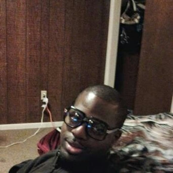 Profile Picture of Elijah Reid (@elijahreid913) on Poshmark