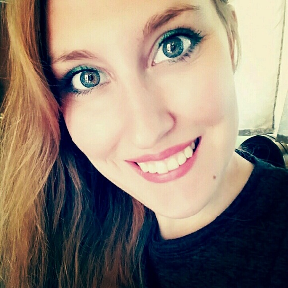 Profile Picture of Ashley Haumann (@ashmocc) on Poshmark