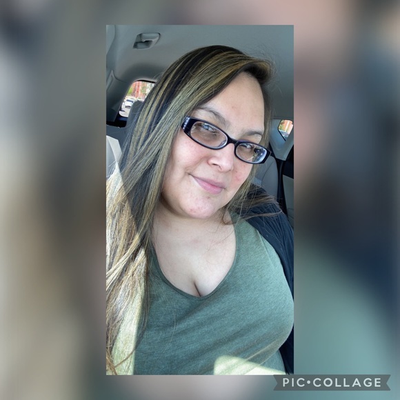 Profile Picture of Jamaica Lafloe (@jamaicarosie) on Poshmark