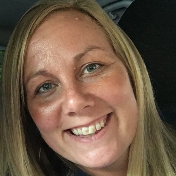 Profile Picture of Leeann Adkins (@leeannadkins) on Poshmark