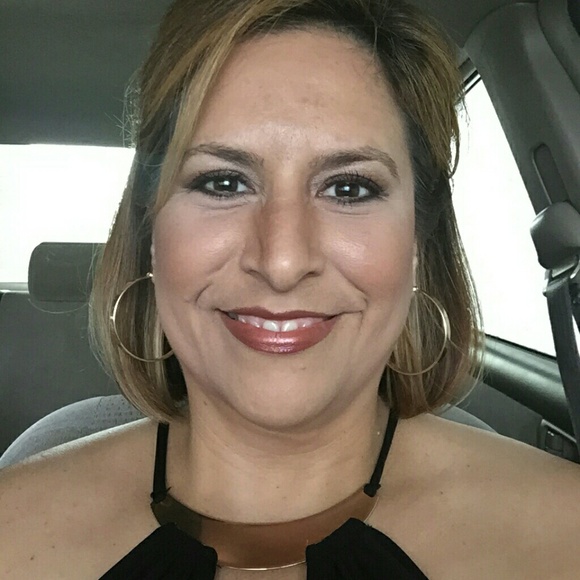 Profile Picture of Rita Campos (@92greenshopper) on Poshmark