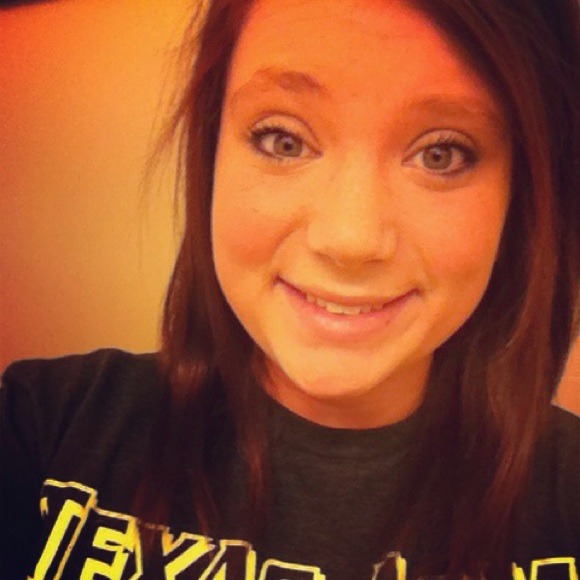 Profile Picture of Jo Meeks (@jmeeks26) on Poshmark