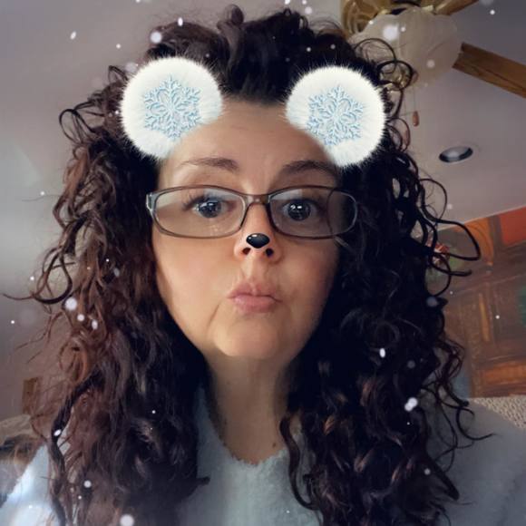 Profile Picture of Lisa Carnevale (@leelacarn) on Poshmark