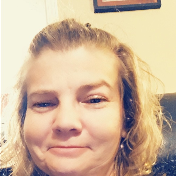 Profile Picture of Kim Ruth-riggs (@riggskip) on Poshmark
