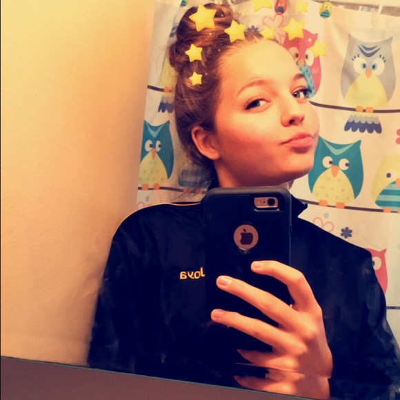Profile Picture of Joya Lehner (@jlehner12) on Poshmark