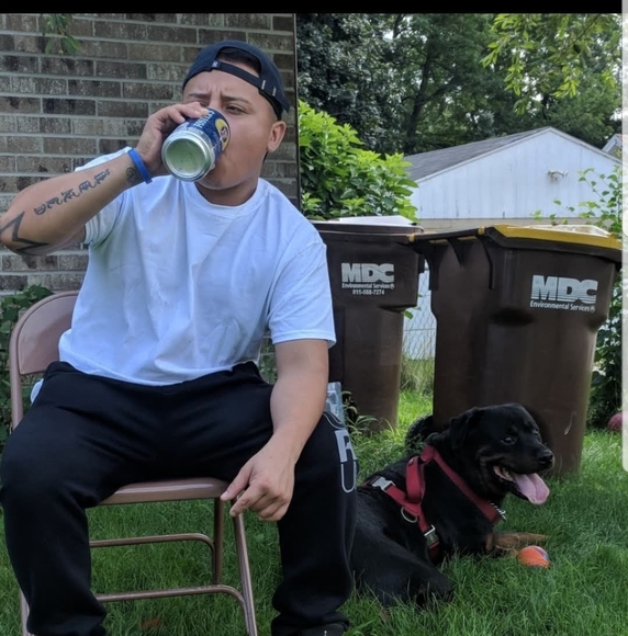 Profile Picture of Robert Lagunas (@robertlagunas) on Poshmark