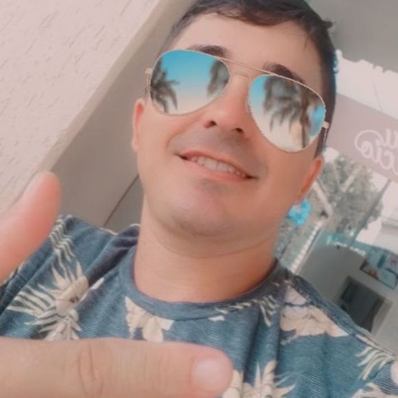 Profile Picture of Janderson Domingos (@jandersond) on Poshmark