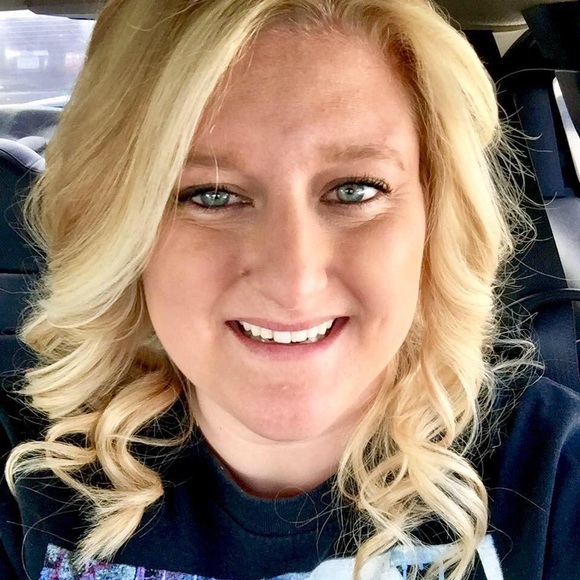 Profile Picture of Erin Stocking (@emyers1736) on Poshmark