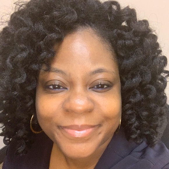 Profile Picture of Ashia Leonard-perham (@aperham104) on Poshmark