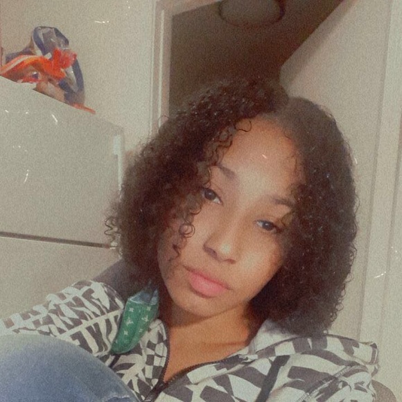 Profile Picture of Nya Hizon (@nyahizon21) on Poshmark