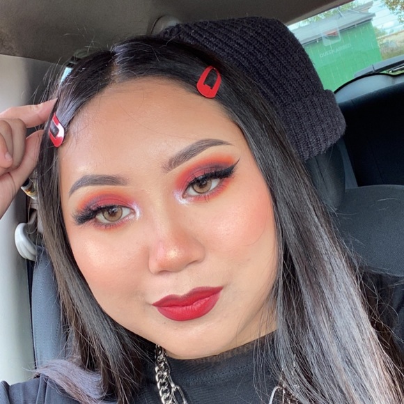 Profile Picture of Alexus Keochoumsy (@alexus_vk) on Poshmark