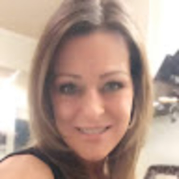 Profile Picture of Tammy Howe (@tamstar80) on Poshmark