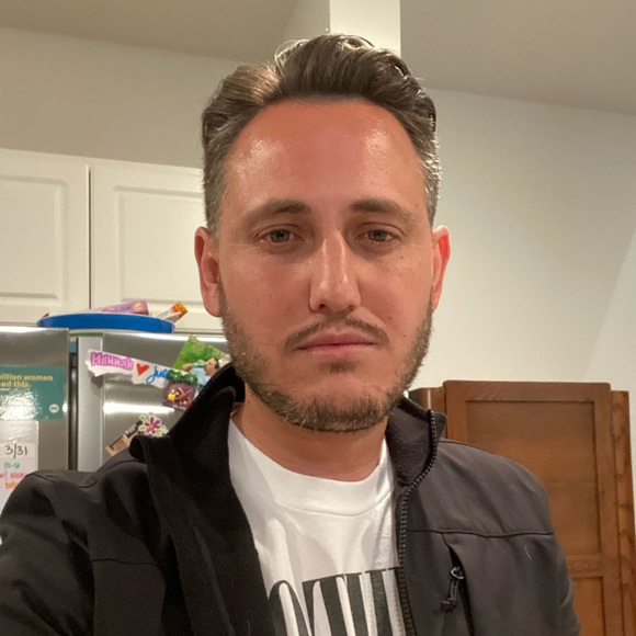 Profile Picture of Joel Gunter (@joelgunter05) on Poshmark