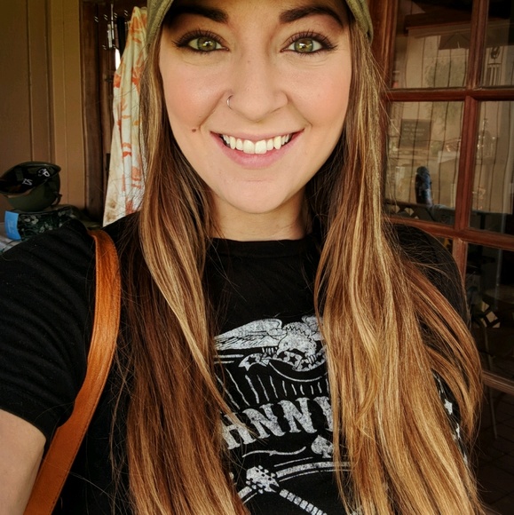 Profile Picture of Rachael Andrew (@rlandrew83) on Poshmark